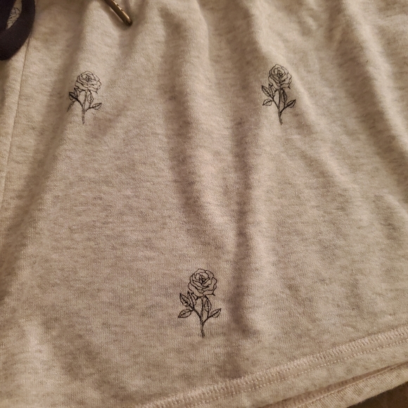 PJ Salvage lily rose print Heathered light pink with black roses M NWT - Picture 3 of 6